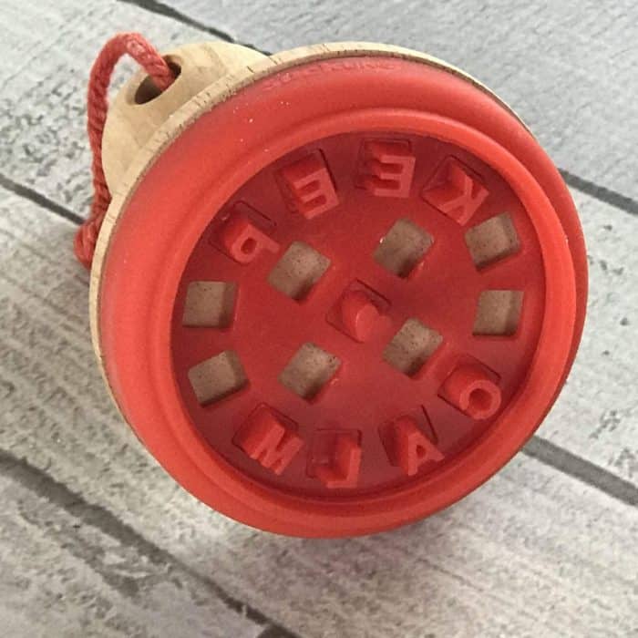 This is the absolute best homemade aromatherapy playdough to help ease stress and anxiety. Easy to customize and make your perfect scent with info about 20+ calming essential oils and 15+ soothing aromatherapy recipes. Super easy to make, uses common ingredients you probably have in your kitchen, in vibrant colors that won't stain your skin, and stays soft & pliable for months. essential oil recipe, DIY playdough, calming playdough, DIY essential oil, doTERRA, Young Living