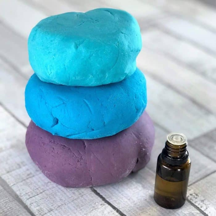 This is the absolute best homemade aromatherapy playdough to help ease stress and anxiety. Easy to customize and make your perfect scent with info about 20+ calming essential oils and 15+ soothing aromatherapy recipes. Super easy to make, uses common ingredients you probably have in your kitchen, in vibrant colors that won't stain your skin, and stays soft & pliable for months. essential oil recipe, DIY playdough, calming playdough, DIY essential oil, doTERRA, Young Living