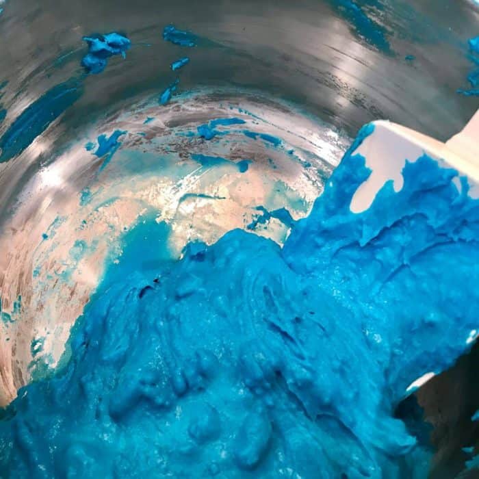 This is the absolute best homemade aromatherapy playdough to help ease stress and anxiety. Easy to customize and make your perfect scent with info about 20+ calming essential oils and 15+ soothing aromatherapy recipes. Super easy to make, uses common ingredients you probably have in your kitchen, in vibrant colors that won't stain your skin, and stays soft & pliable for months. essential oil recipe, DIY playdough, calming playdough, DIY essential oil, doTERRA, Young Living