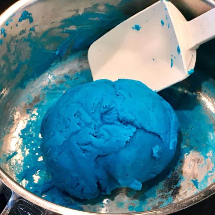 This is the absolute best homemade aromatherapy playdough to help ease stress and anxiety. Easy to customize and make your perfect scent with info about 20+ calming essential oils and 15+ soothing aromatherapy recipes. Super easy to make, uses common ingredients you probably have in your kitchen, in vibrant colors that won't stain your skin, and stays soft & pliable for months. essential oil recipe, DIY playdough, calming playdough, DIY essential oil, doTERRA, Young Living
