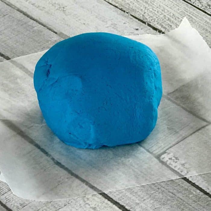 This is the absolute best homemade aromatherapy playdough to help ease stress and anxiety. Easy to customize and make your perfect scent with info about 20+ calming essential oils and 15+ soothing aromatherapy recipes. Super easy to make, uses common ingredients you probably have in your kitchen, in vibrant colors that won't stain your skin, and stays soft & pliable for months. essential oil recipe, DIY playdough, calming playdough, DIY essential oil, doTERRA, Young Living