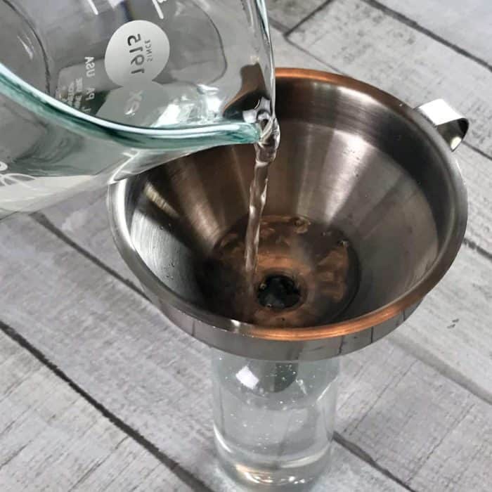 DIY trash can deodorizer spray made with essential oils- gets rid of stinky smells and keeps garbage cans smelling fresh & clean for days. {essential oil recipe, essential oil cleaning, essential oil spray, doterra, young living, plant therapy, natural cleaning} #doterra #youngliving #essentialoilrecipes