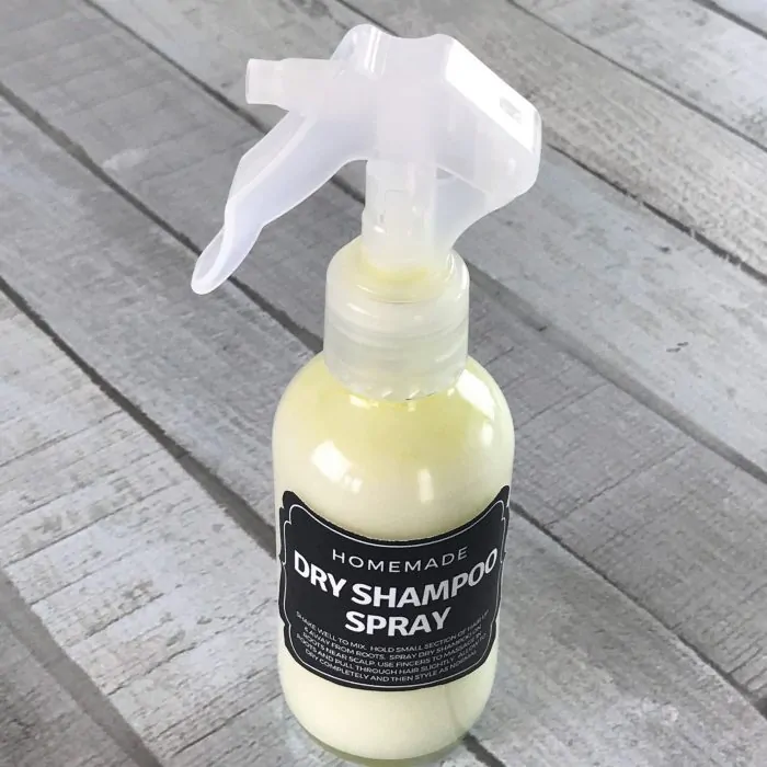 free printable label added to DIY dry shampoo spray