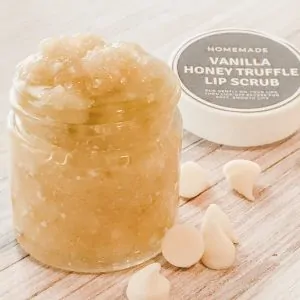 jay of homemade DIY recipe vanilla honey lip scrub with essential oils