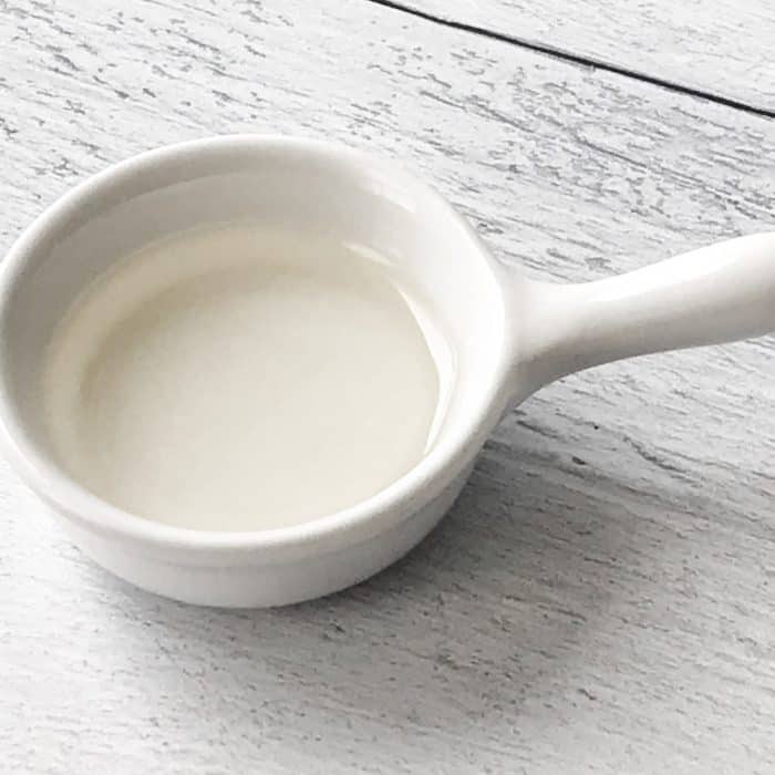 apricot kernel oil in measuring spoon