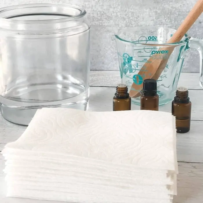 stacking paper towels to add to homemade disinfecting wipes cleaning solution DIY lysol wipes DIY clorox wipes