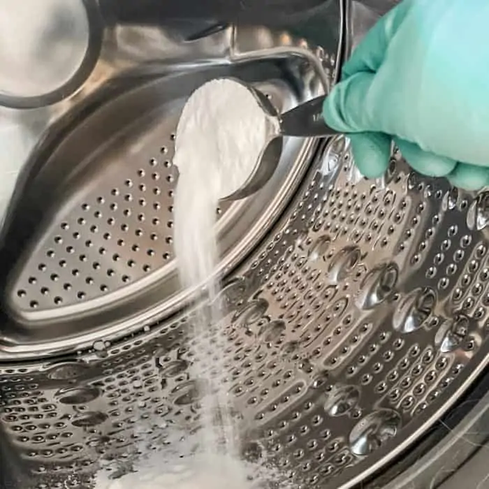 adding washing soda to washing machine