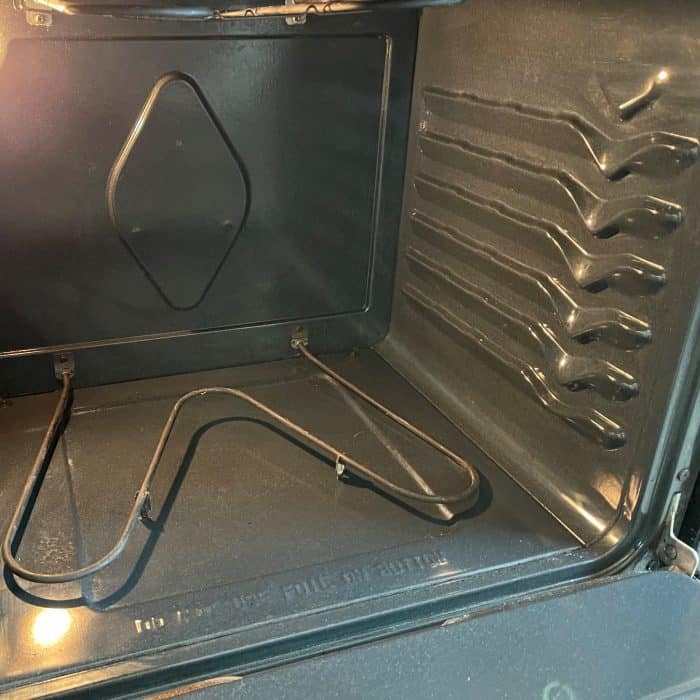 oven looks brand new after cleaning it with essential oils